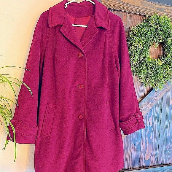 Veloura brand 1960’s Womens peacoat. Like new condition. Deep plum/purple. - Picture 1 of 12